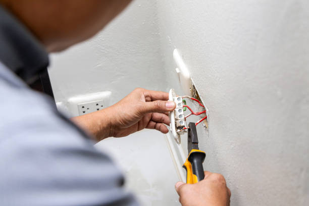 Best Circuit Breaker Repair  in Riverside, IA
